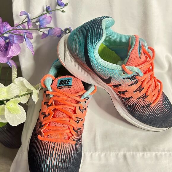 Nike Orange and Black Athletic Shoes Gradient Design - Picture 1 of 10